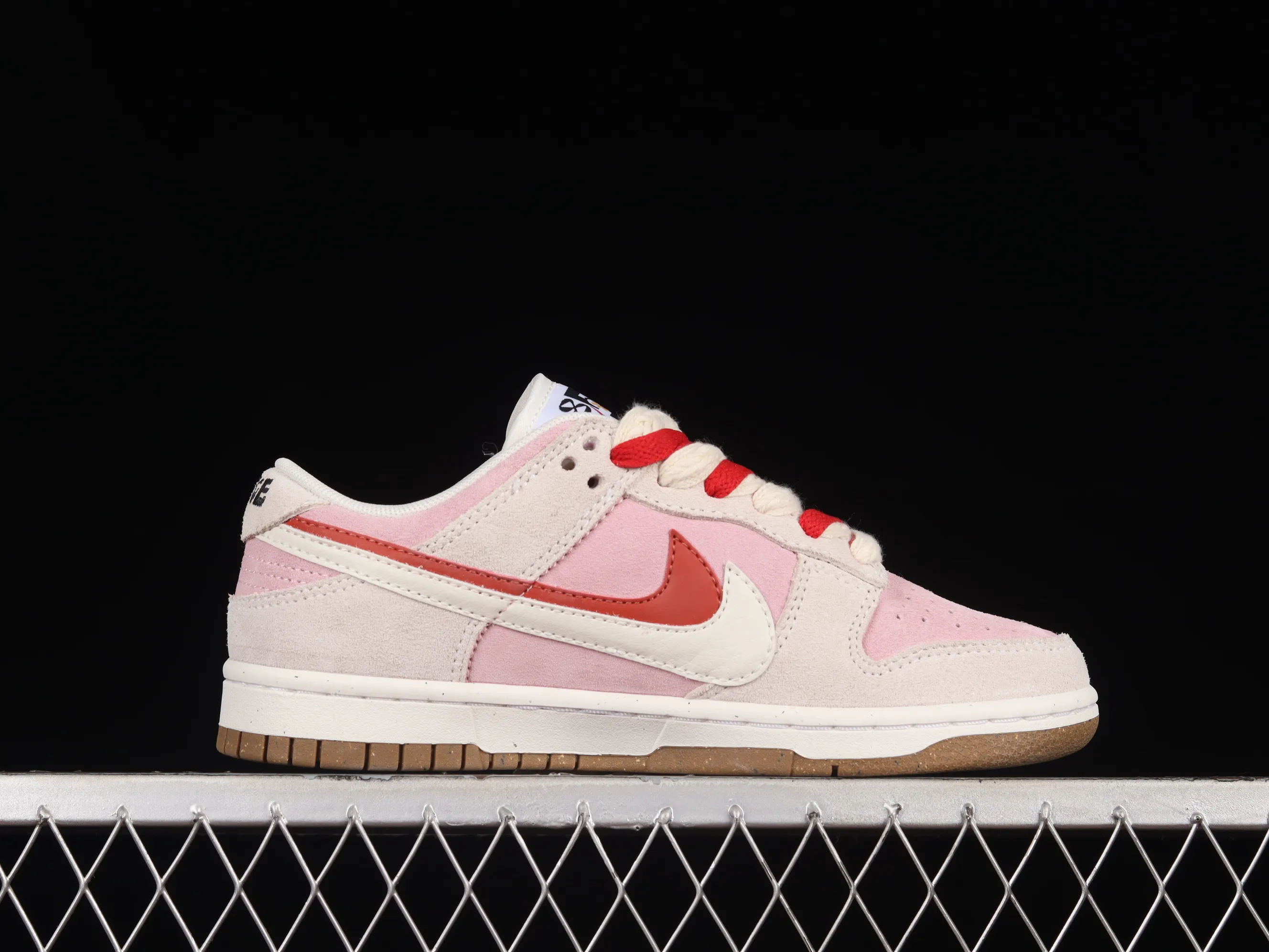 All categories Nk SB Dunk series Nk SB Dunk Low low-top sneakers Nk SB Dunk Low "85" red and white double hook SB low-top sports and leisure sneakers DO9457-100